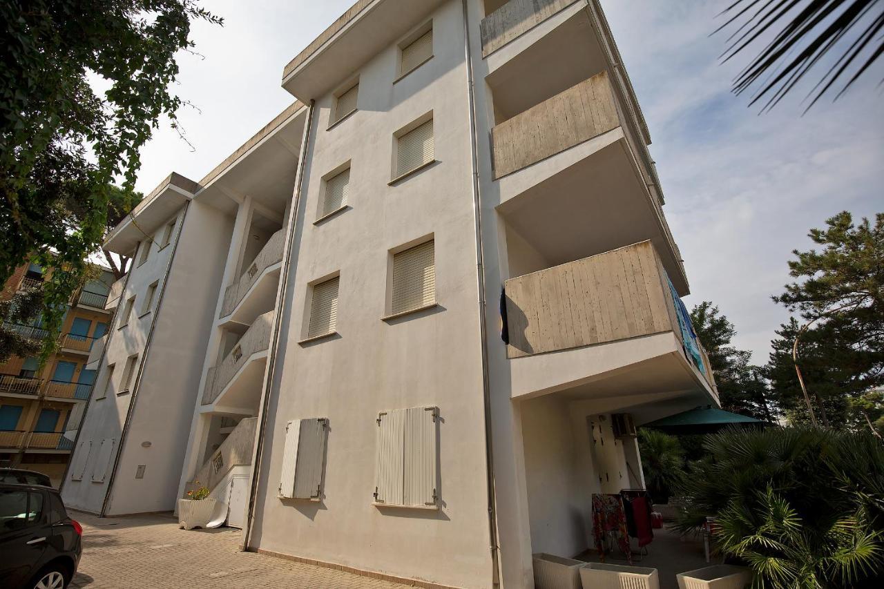 Sirena Apartments Лидо-дельи-Эстенси Экстерьер фото