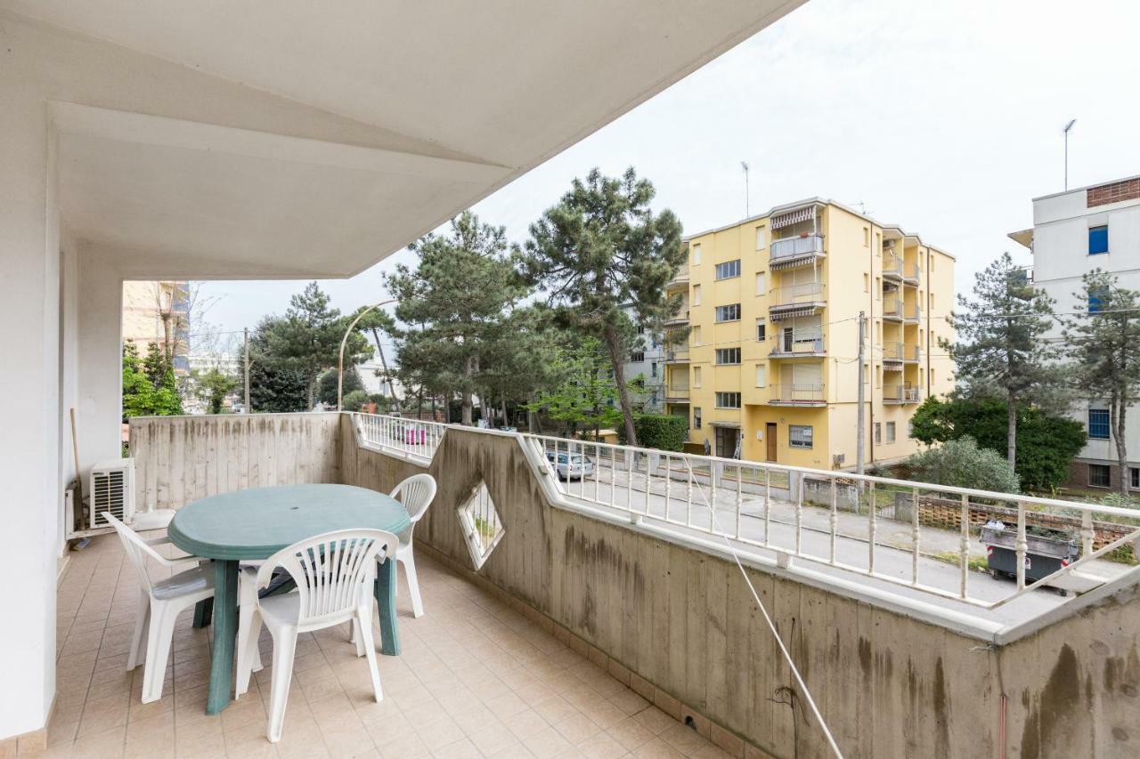 Sirena Apartments Лидо-дельи-Эстенси Экстерьер фото
