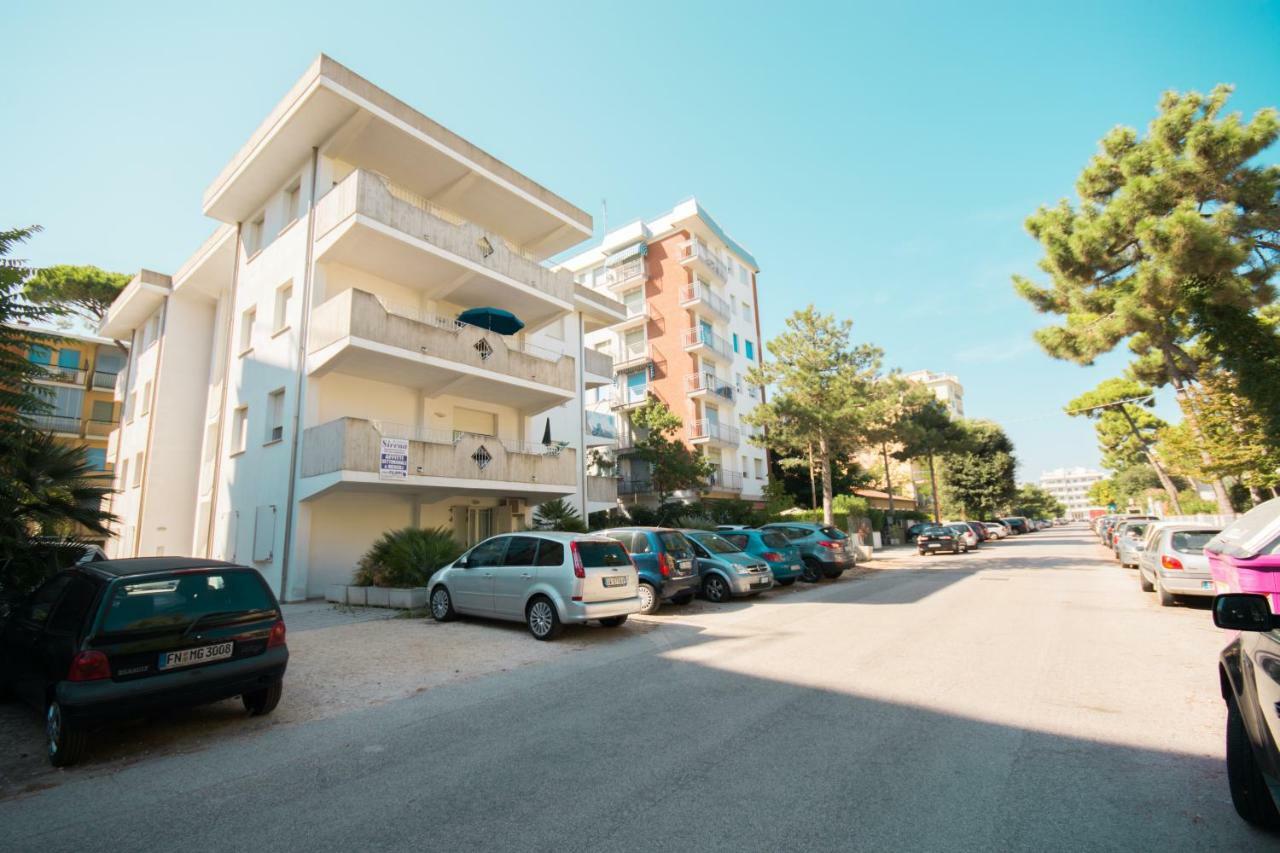 Sirena Apartments Лидо-дельи-Эстенси Экстерьер фото